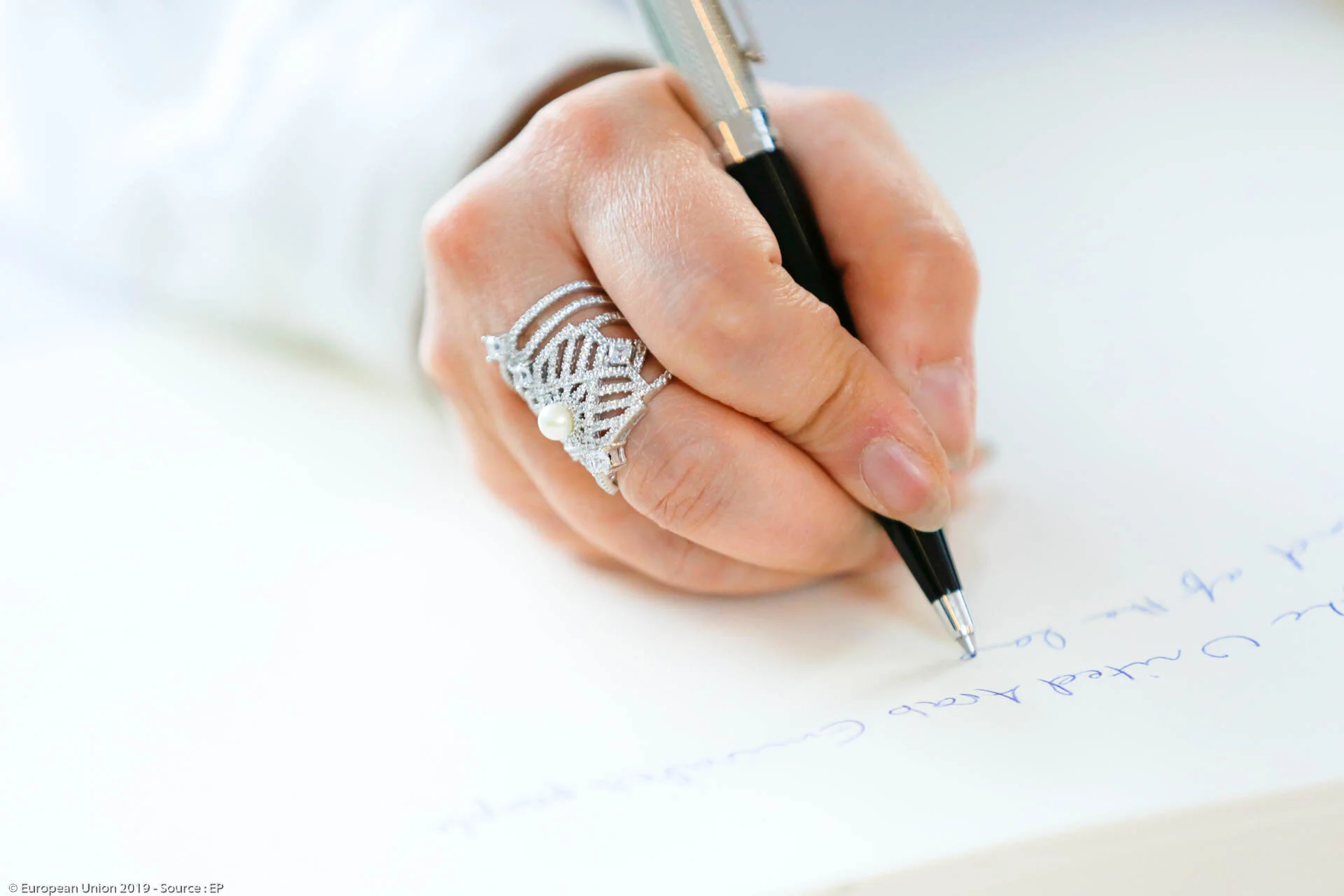 Signature du livre d'or au Parlement européen